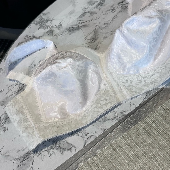 Playtex Floral Print 38C White Bra Wireless Back Closure Style 4693 - Picture 10 of 10